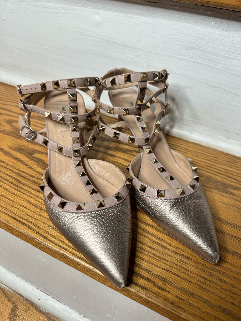 Valentino Garavani Rockstud Caged Pumps Metallic Gold Leather Powder Nude 40